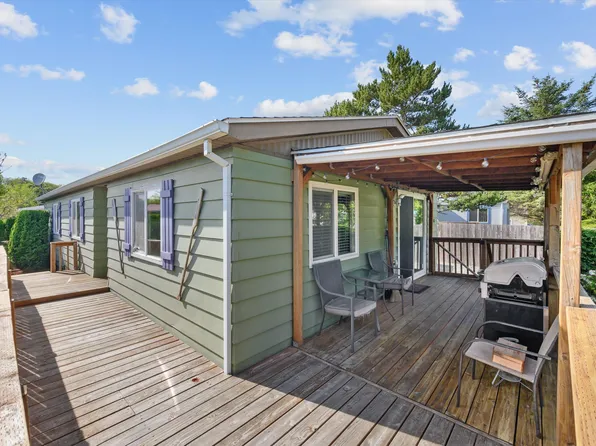 565 S Dolphin St, Rockaway Beach, OR 97136