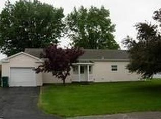 8 Greeneview Dr, Jamestown, OH 45335