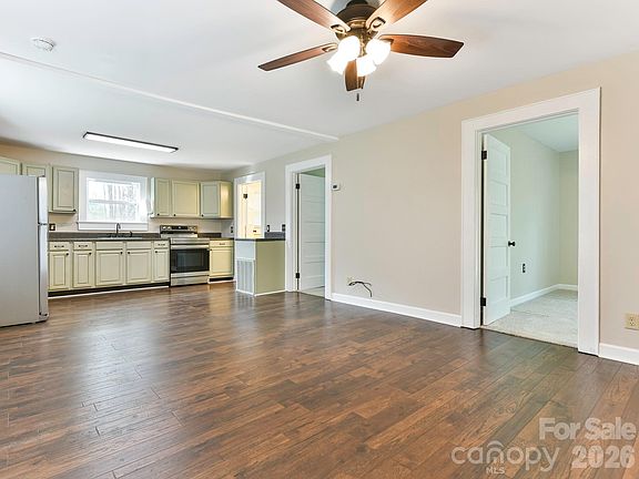 5th image of 8202 Karriker Rd