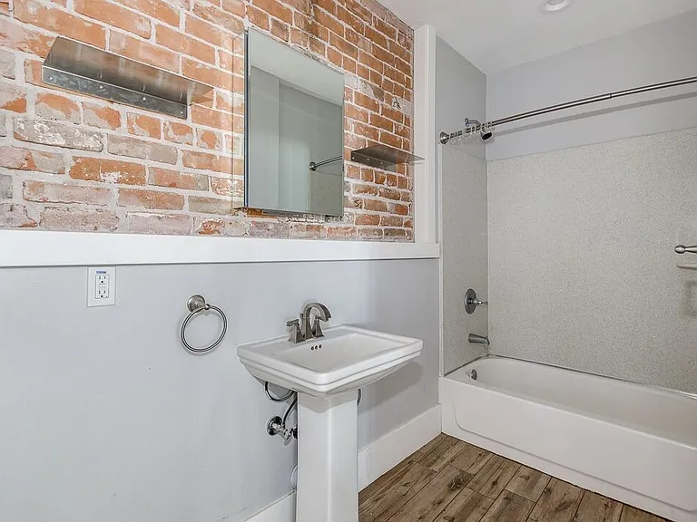517-523 W Roosevelt St — Photo 15