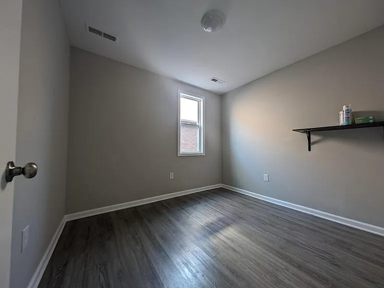 610 S Market St — Photo 7