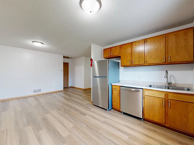 7629-7629 Woodlawn Dr — Photo 5