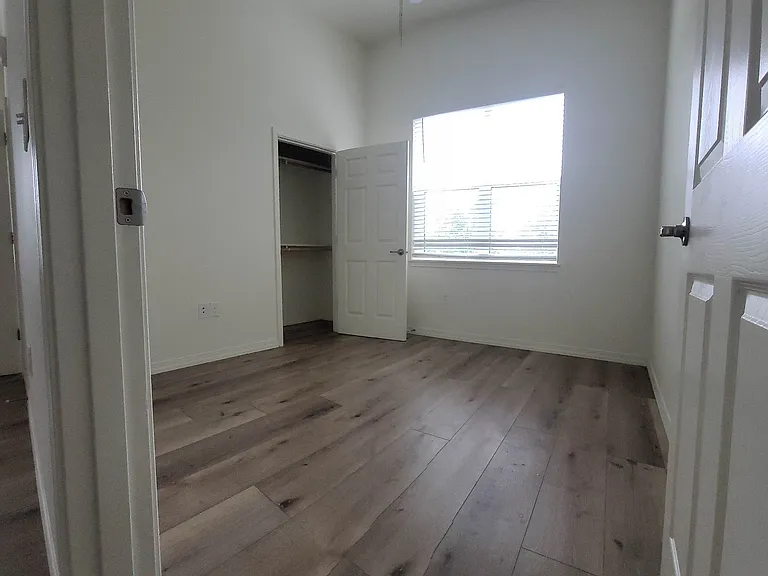 Clark Apartments — Photo 19