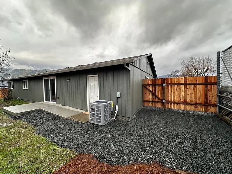 237 Clark Ter — Photo 18