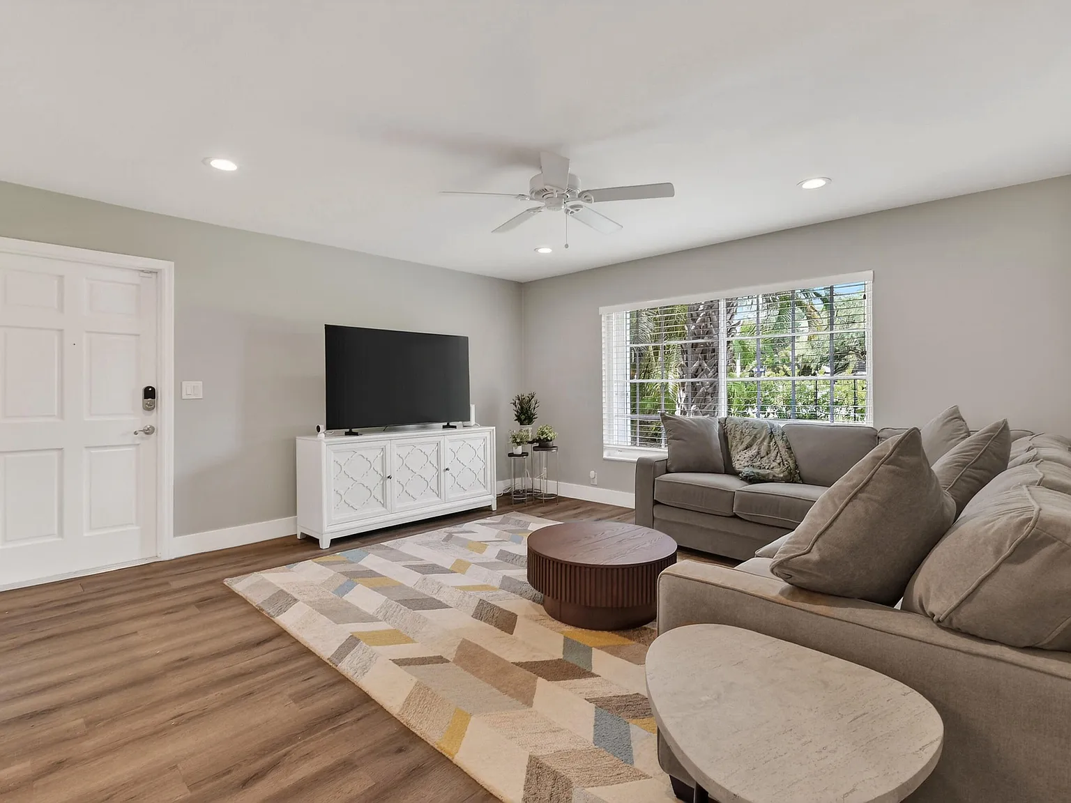 2 bed, 2.0 bath, 1130 sqft, $3,500 — Photo 3