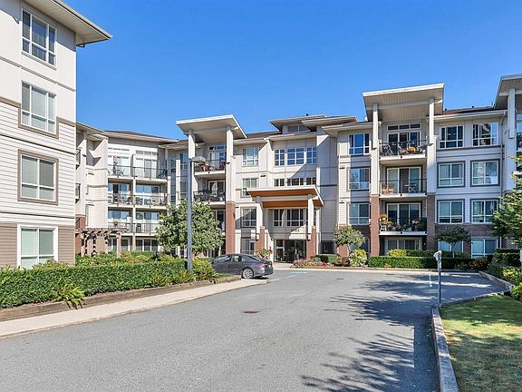 2nd image of 3192 Gladwin Rd #316