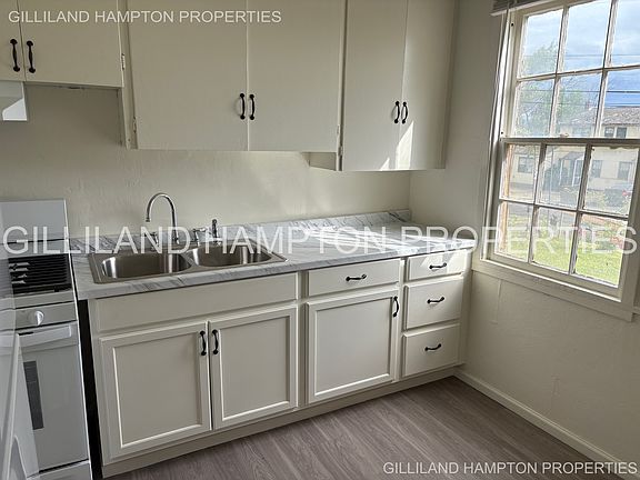 3rd image of 320 SW 15th St #320