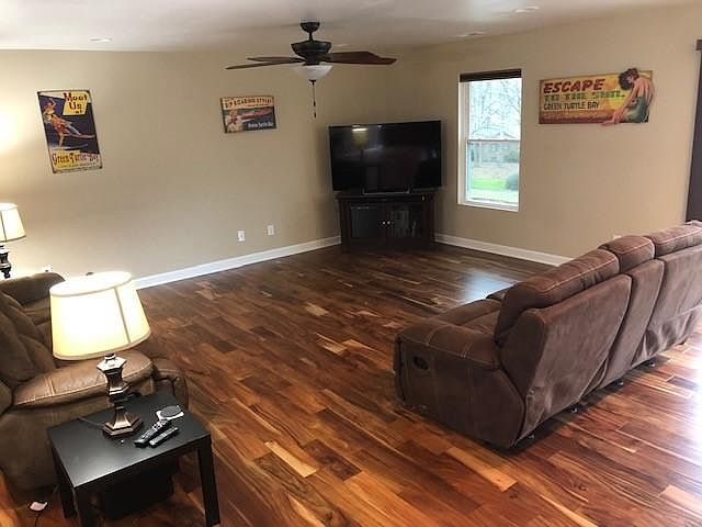 Shared Living Room, Wifi, Netflix accounts included