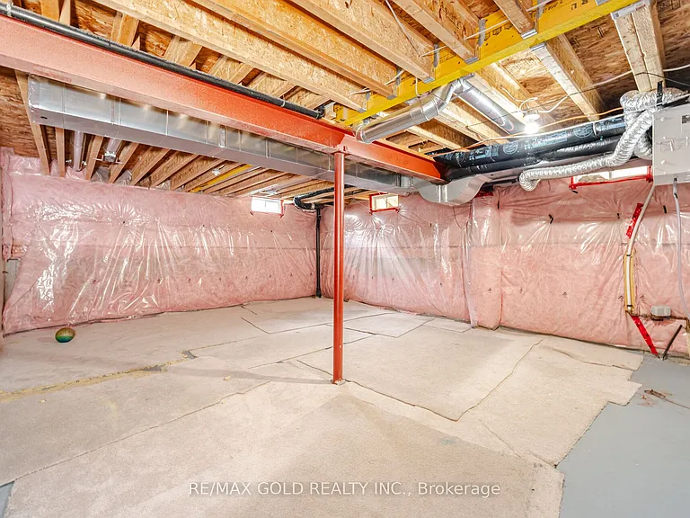 67 Yardley Cres — Photo 42