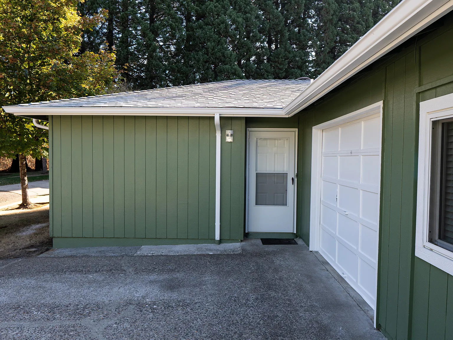 2 bed, 1000 sqft, $1,975 — Photo 2