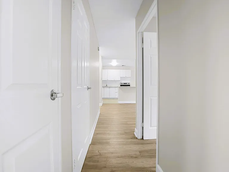 17 Barker St — Photo 19