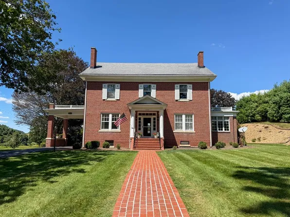 535 Jeffersonville St, Tazewell, VA 24651
