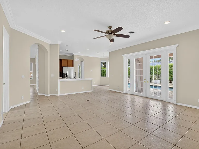 22194 Braddock Pl — Photo 2