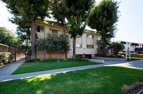 Lido Apartments - 3671 Midvale Ave — Photo 4
