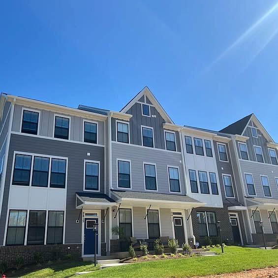 1st image of 2415 Renewal Rd