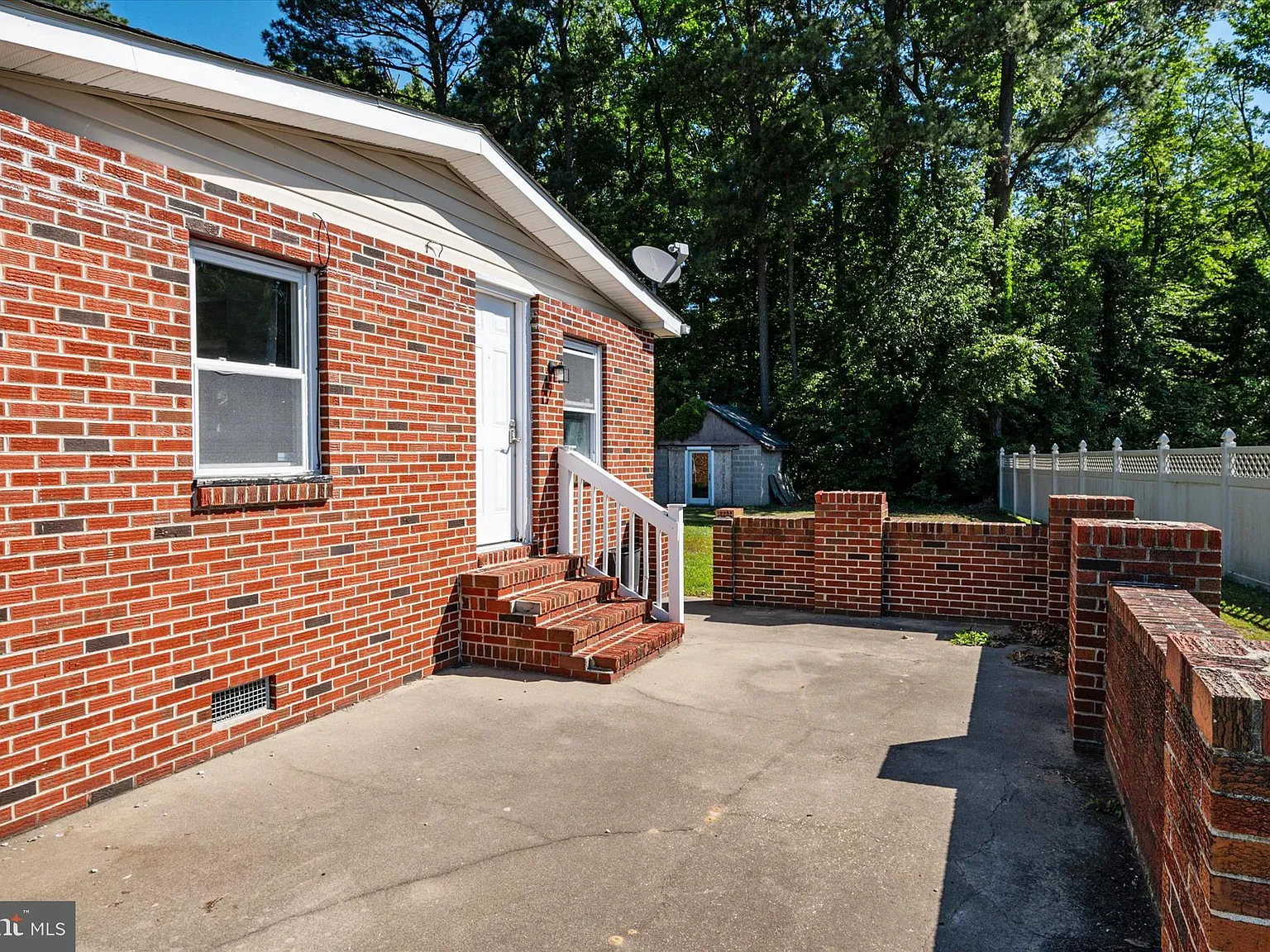 3 bed, 1942 sqft, $3,000 — Photo 3