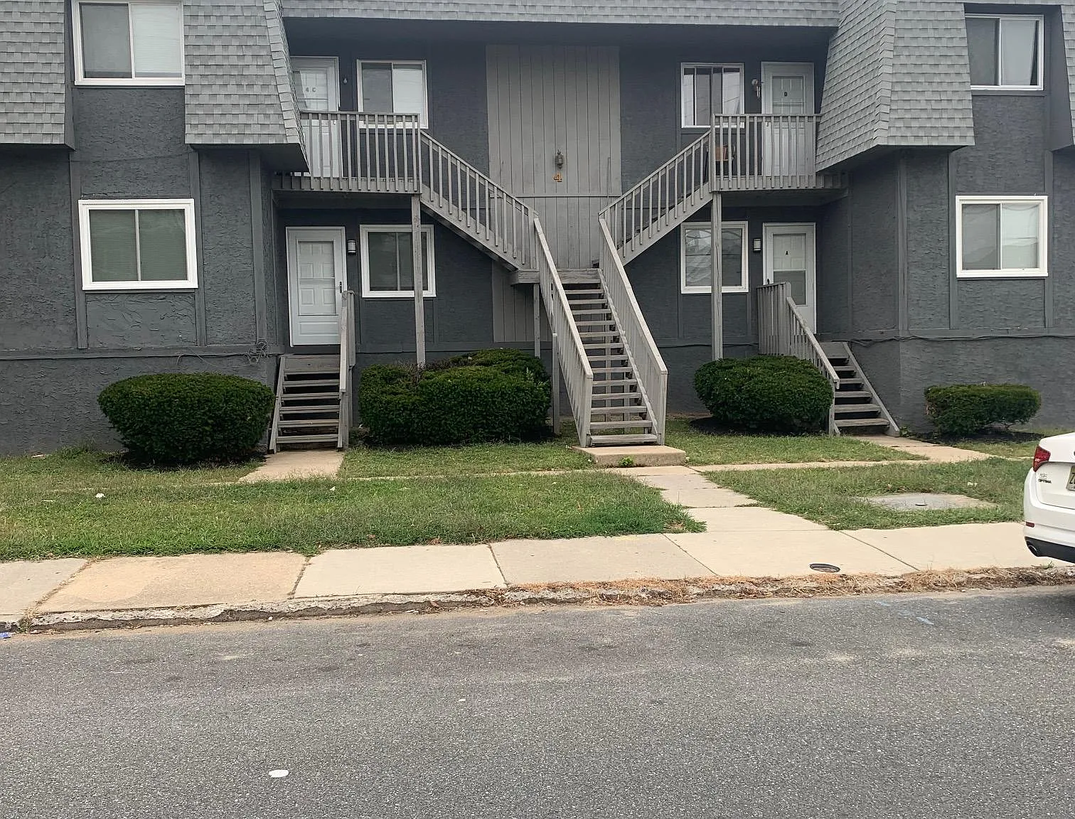 4 W Leeds Ave — Photo 2