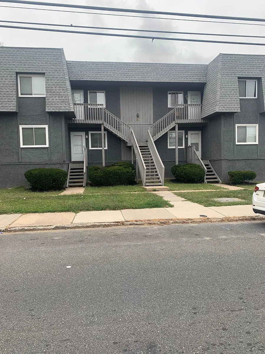 Building Photo - 4 W Leeds Ave #4D