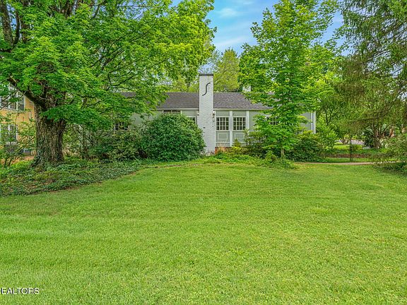 3rd image of 726 Scenic Dr