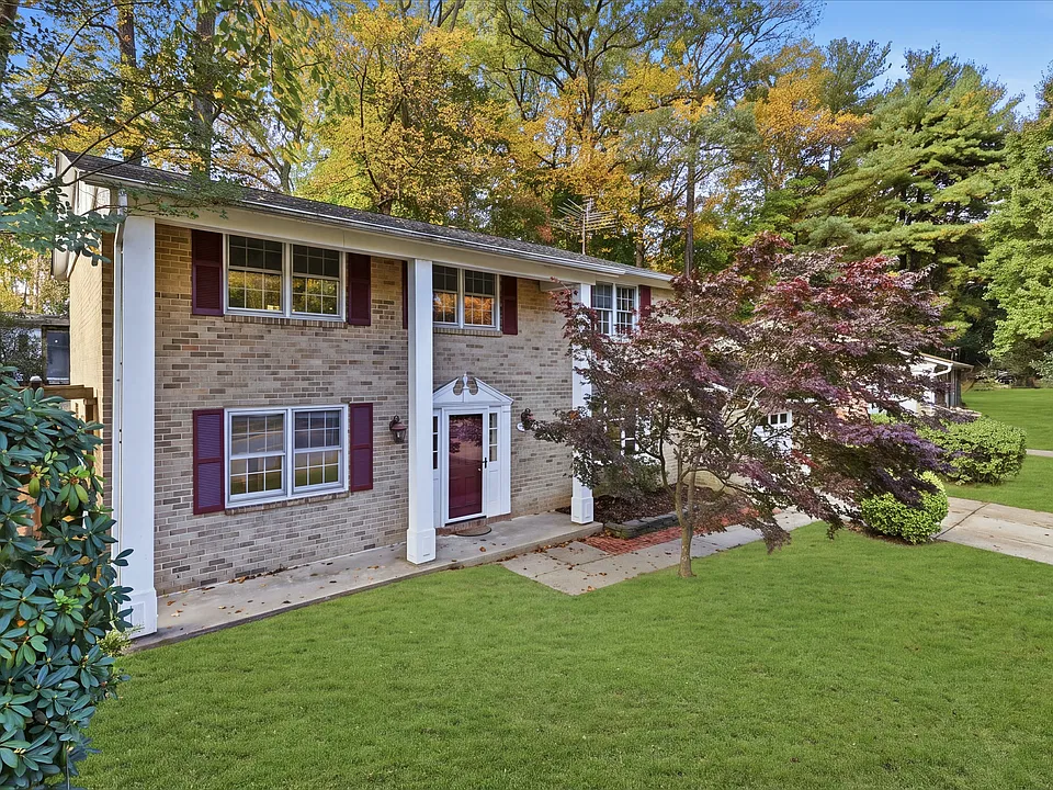 4820 Gainsborough Dr