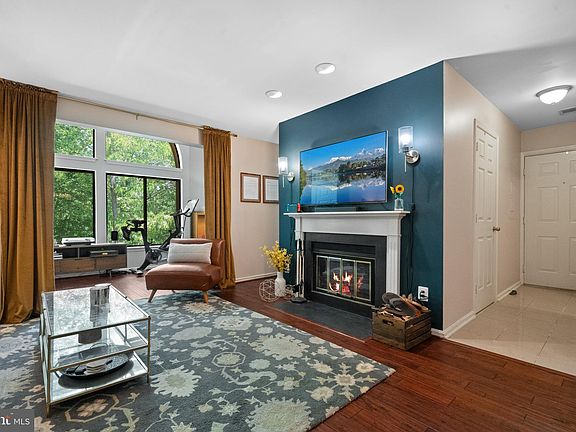 2nd image of 2800 Lee Oaks Pl APT 302