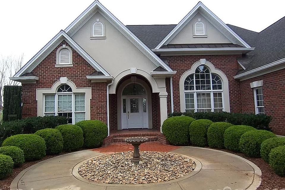 1st image of 121 Deer Brook Dr