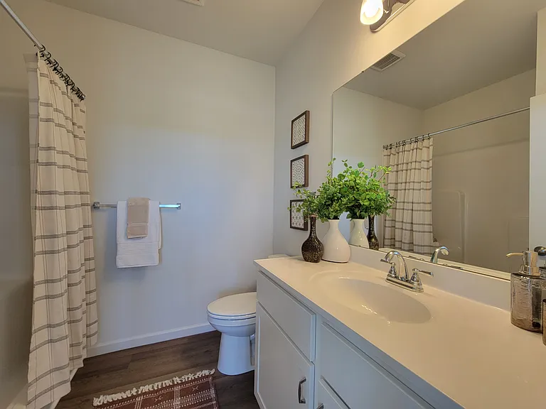 Legacy Floor Plan - Full Bathroom