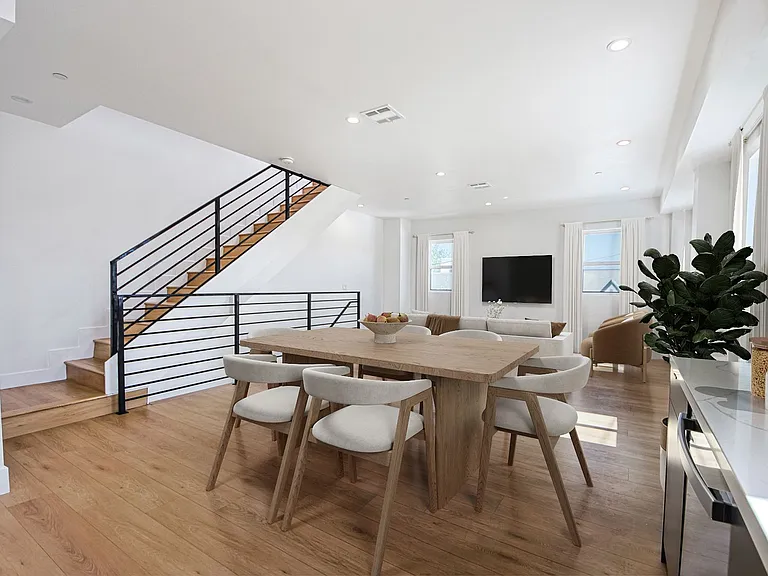 2851 S Victoria Ave — Photo 4