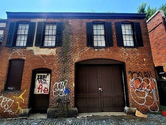 3rd image of 1020 W Franklin St APT 6
