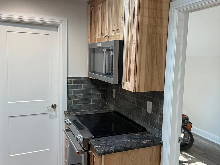 627 N River St #3 — Photo 11