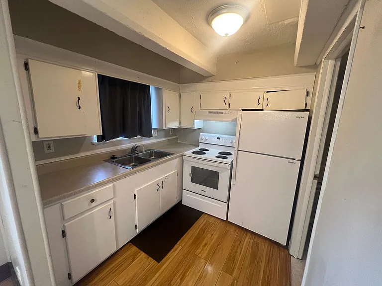 147 Bradley St — Photo 4