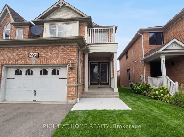 693 Macbeth Hts, Mississauga, ON L5W 1E6