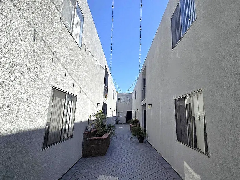 14242 Roscoe Blvd — Photo 6