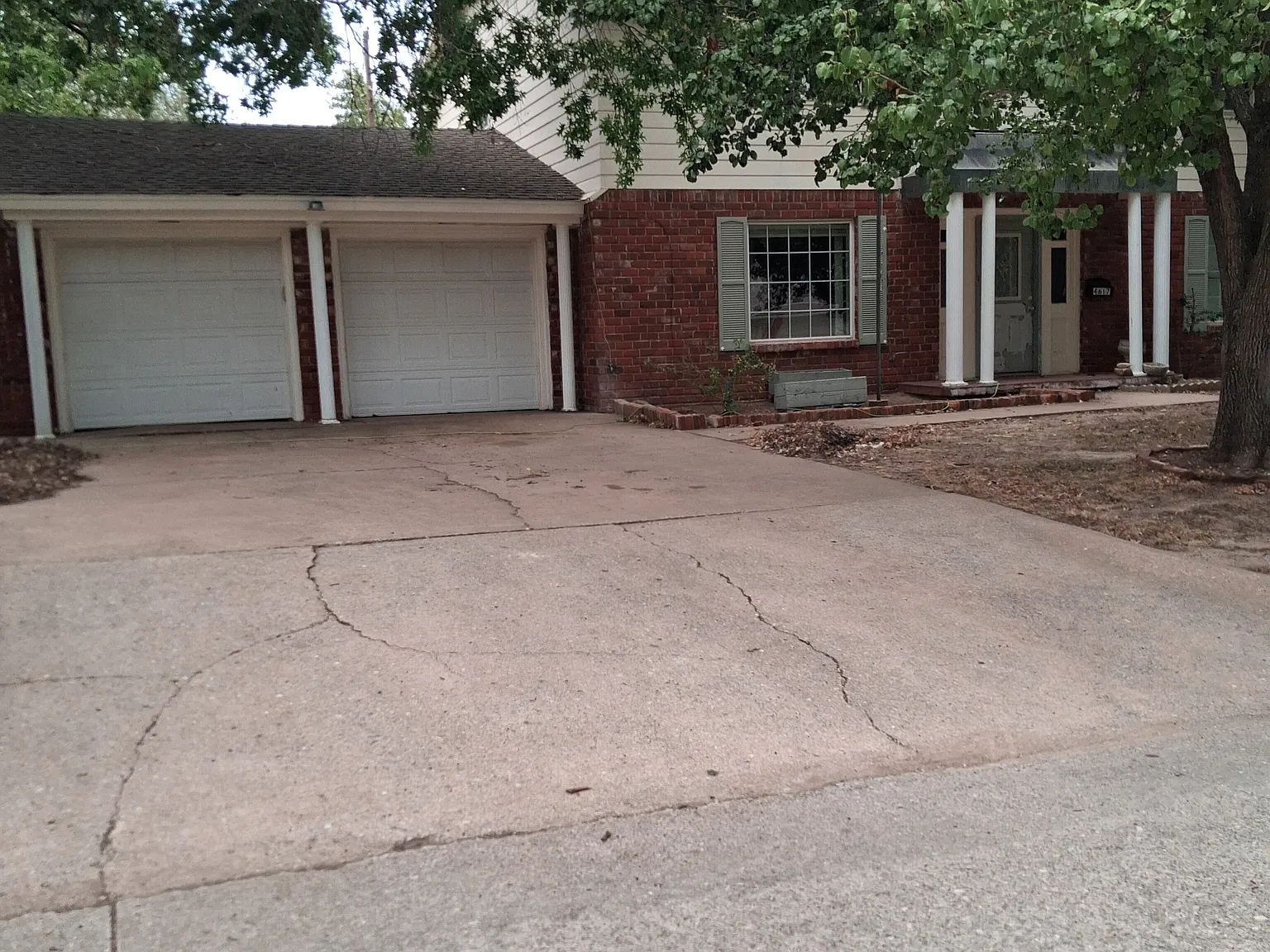 4 bed, 2.5 bath, 2247 sqft, $1,895 — Photo 2