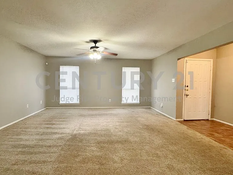 1146 Meadow Creek Dr — Photo 4