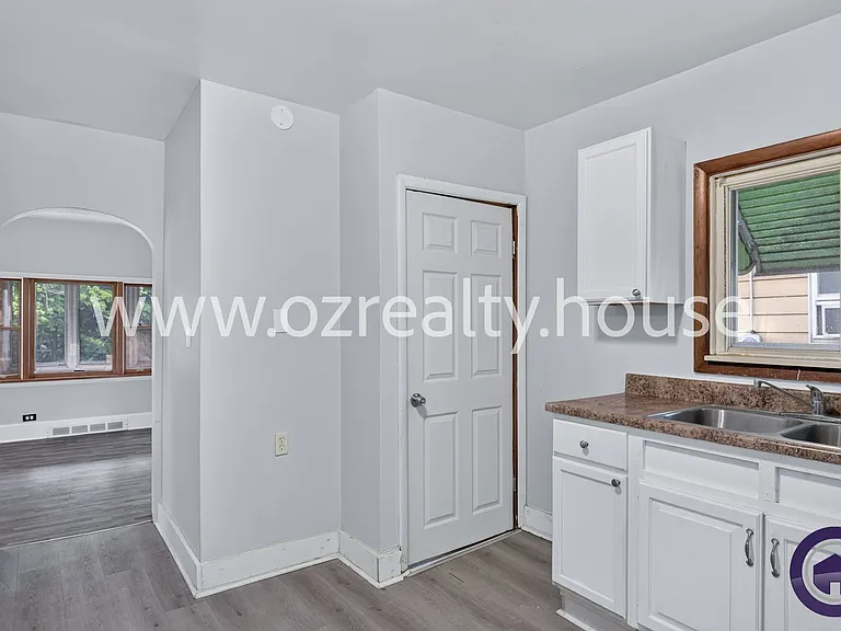 1019 Coventry Ave — Photo 9