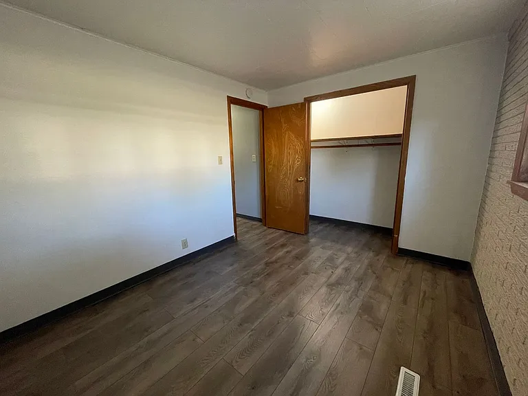 401-403 W Center St — Photo 8