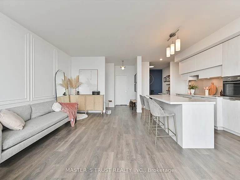 8 Eglinton Ave E #Penthouse 5801 — Photo 12