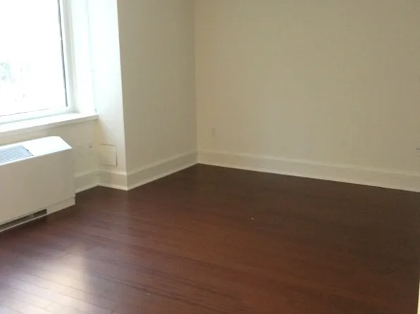 60 Riverside Boulevard image 6 of 11