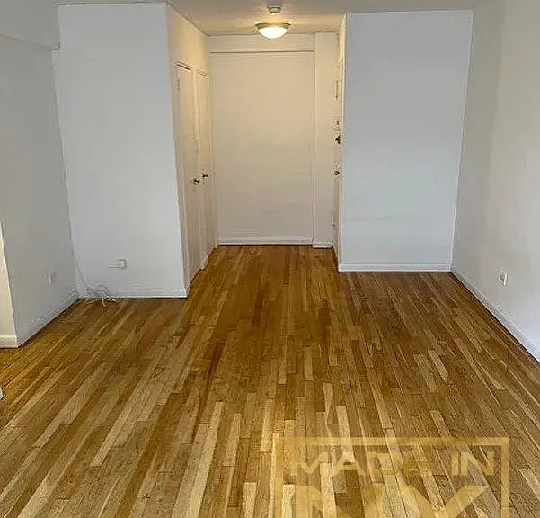 327 W 30th St #4B — Photo 2