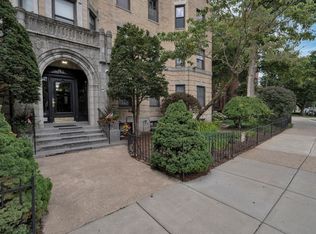 51 Park Dr APT 33, Boston, MA 02215