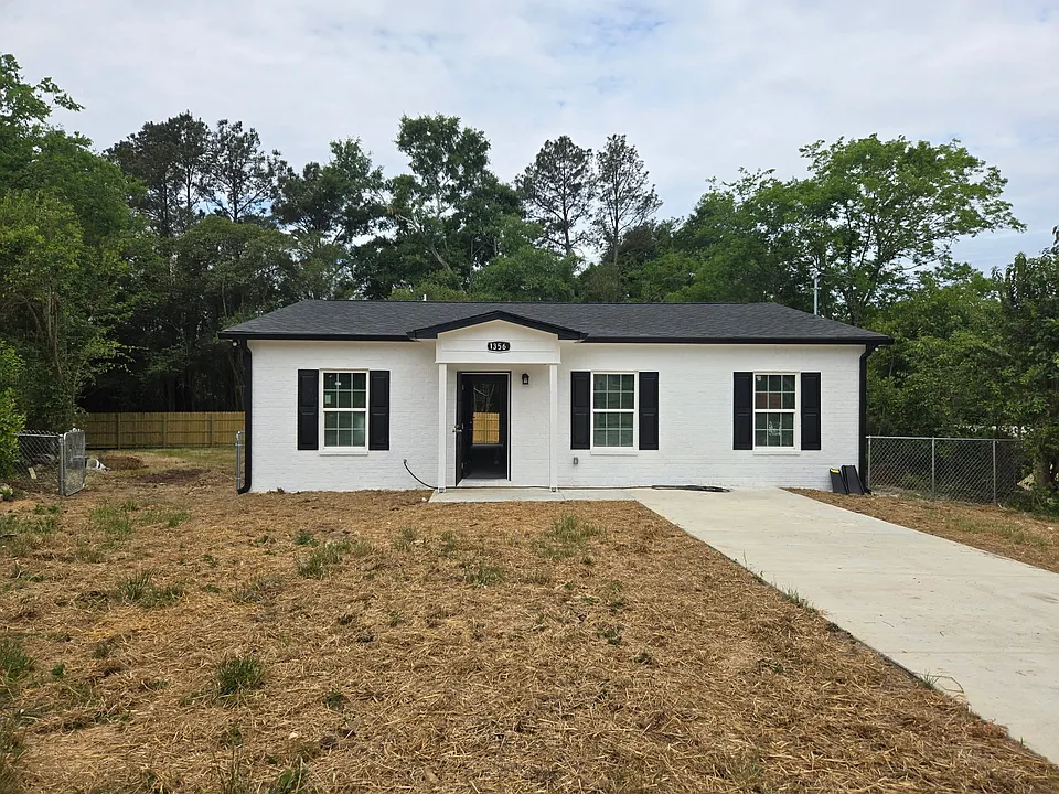 1356 Peavy Cir