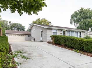 147 Madera Cir, Carpentersville, IL 60110