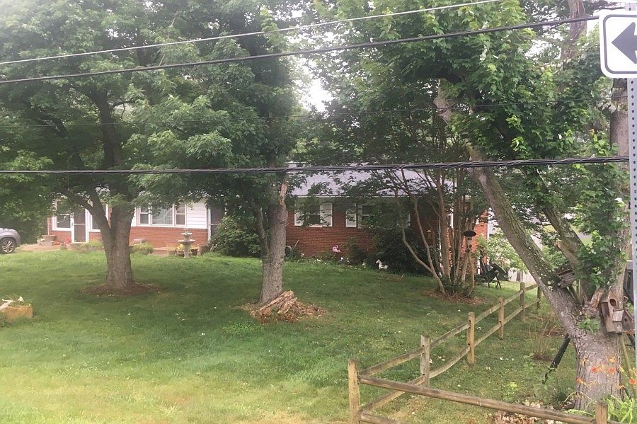 2nd image of 1216 Riverview Ln