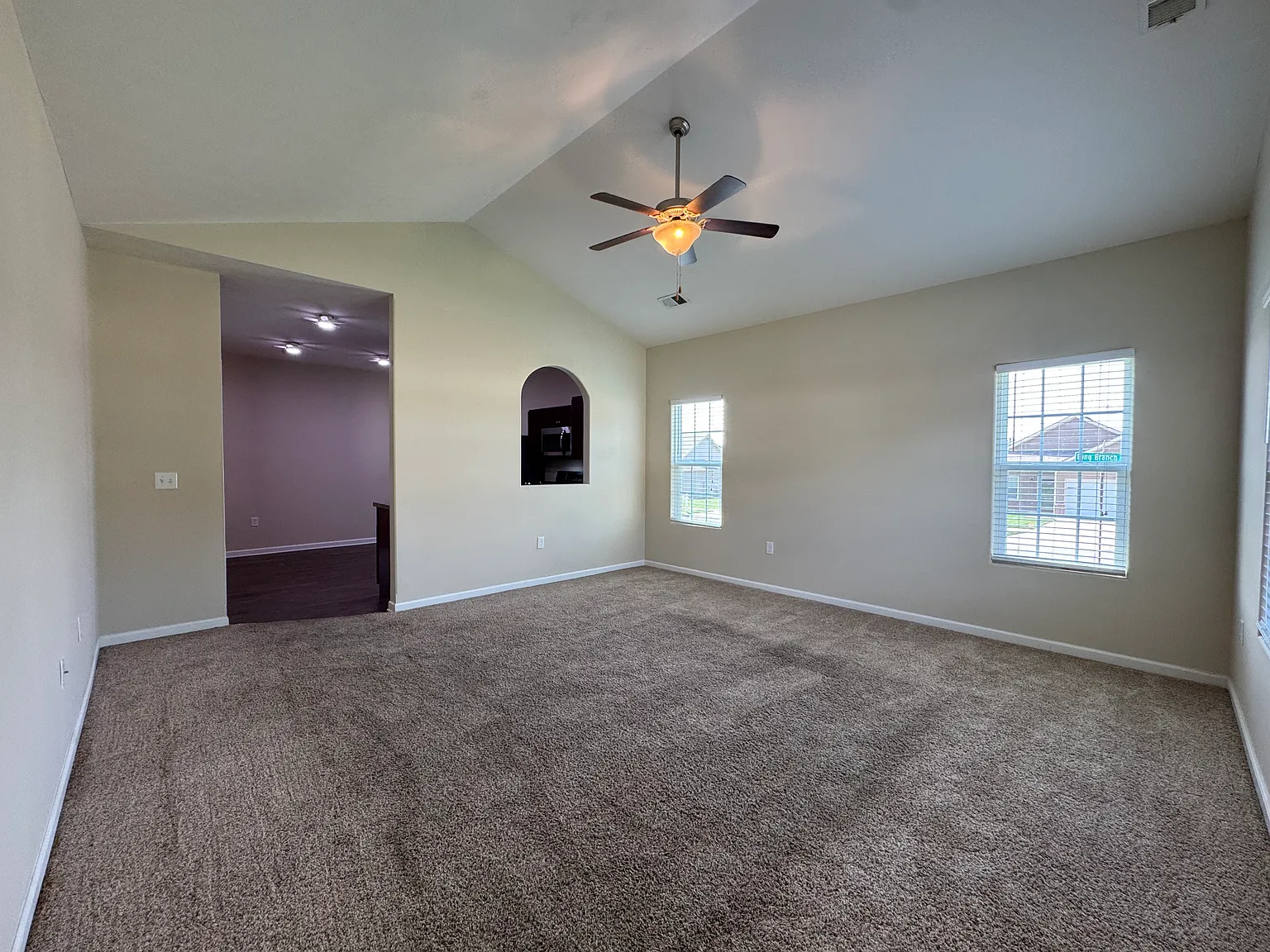 3 bed, 1250 sqft, $1,925 — Photo 3