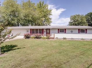 411 Dianna Dr, Gillespie, IL 62033