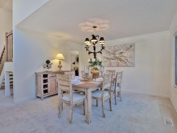 5th image of 17364 Grosvenor Ct