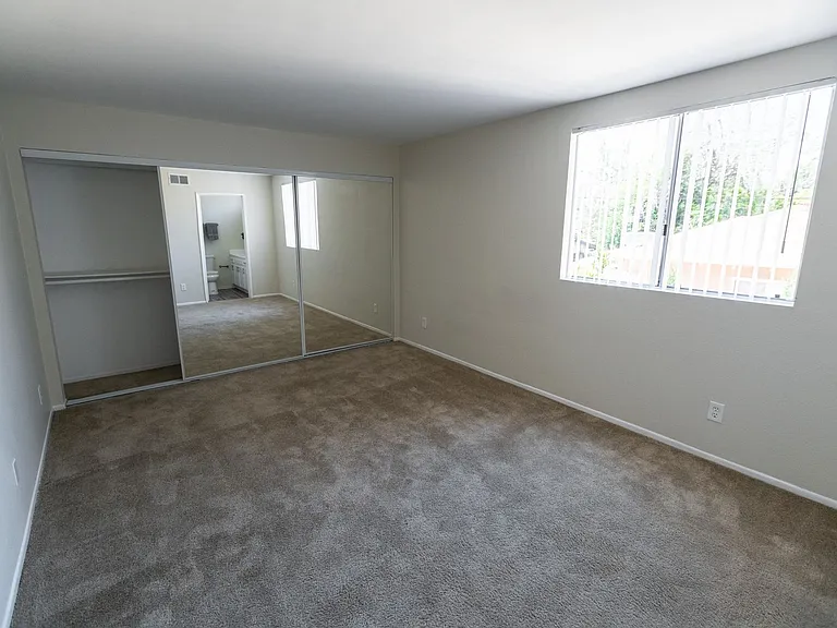 6651 Haskell Ave — Photo 38