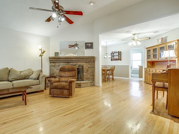 4th image of 1312 Chicota Dr