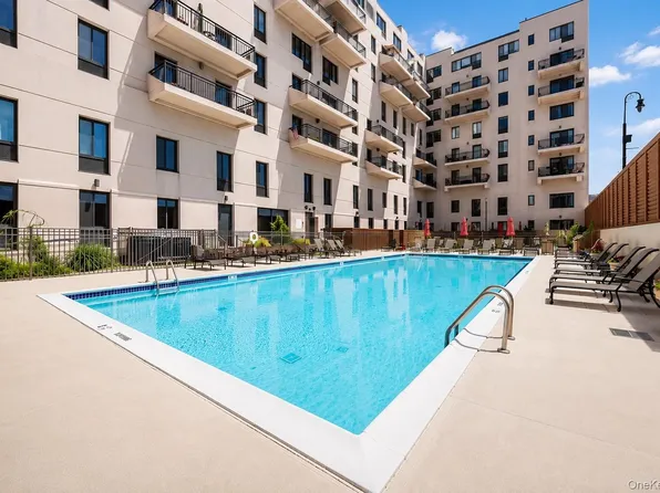 100 Broadway W #4T, Long Beach, NY 11561